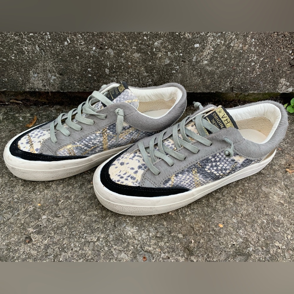VINTAGE HAVANA. Women’s sneakers size 8. Like new! Barely used
